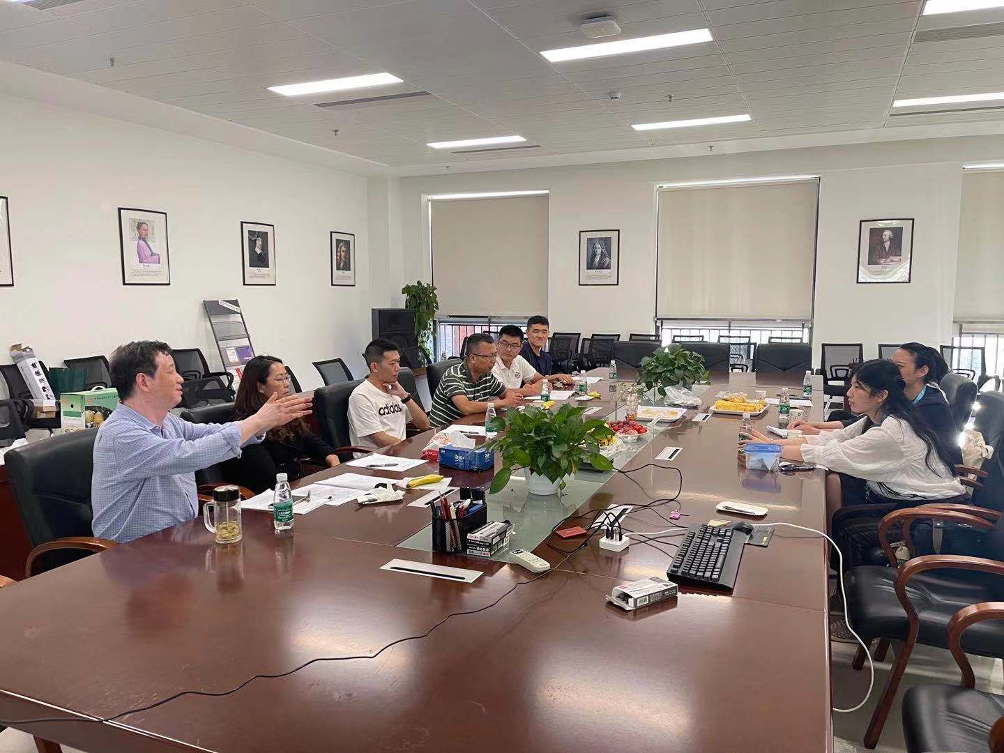学院教师与青年学者深入交流